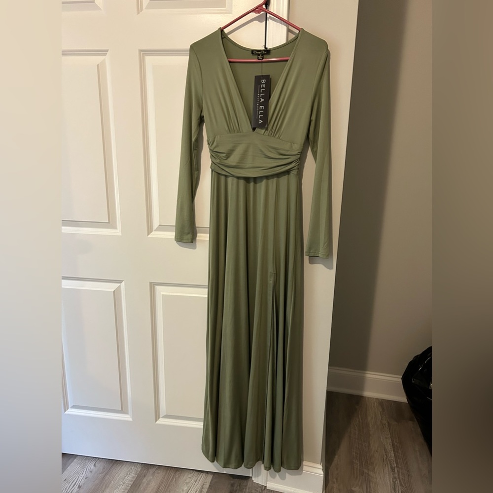 NWT Bella Ella Boutique Maxi Dress